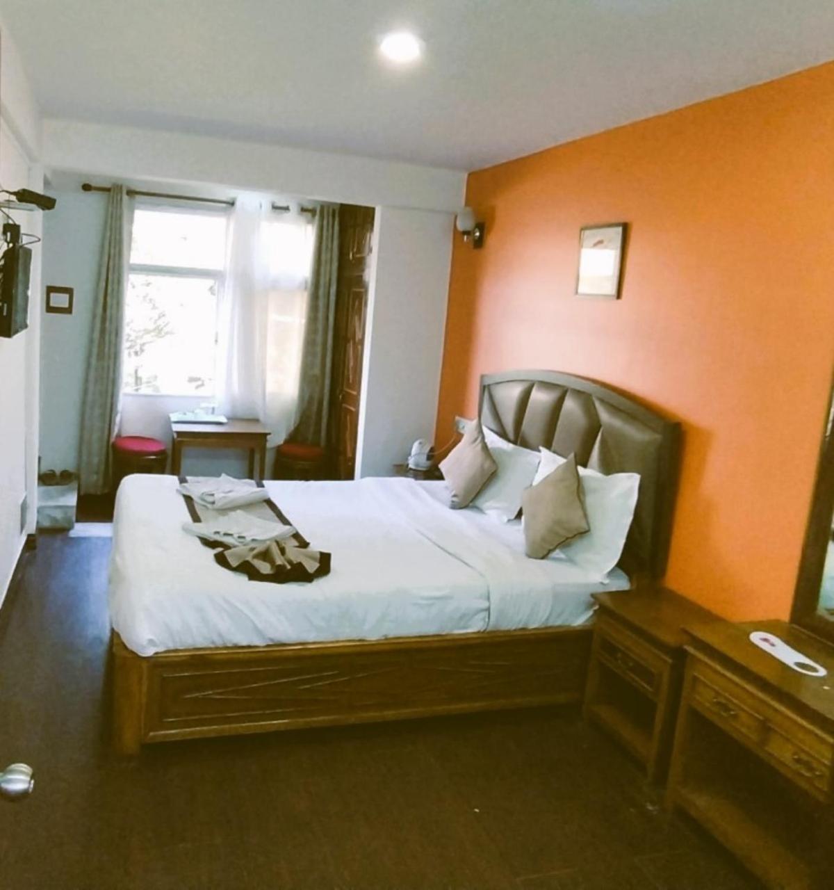 Hotel Kasturi Palace & Restaurant Darjeeling ดาร์จีลิง ภายนอก รูปภาพ