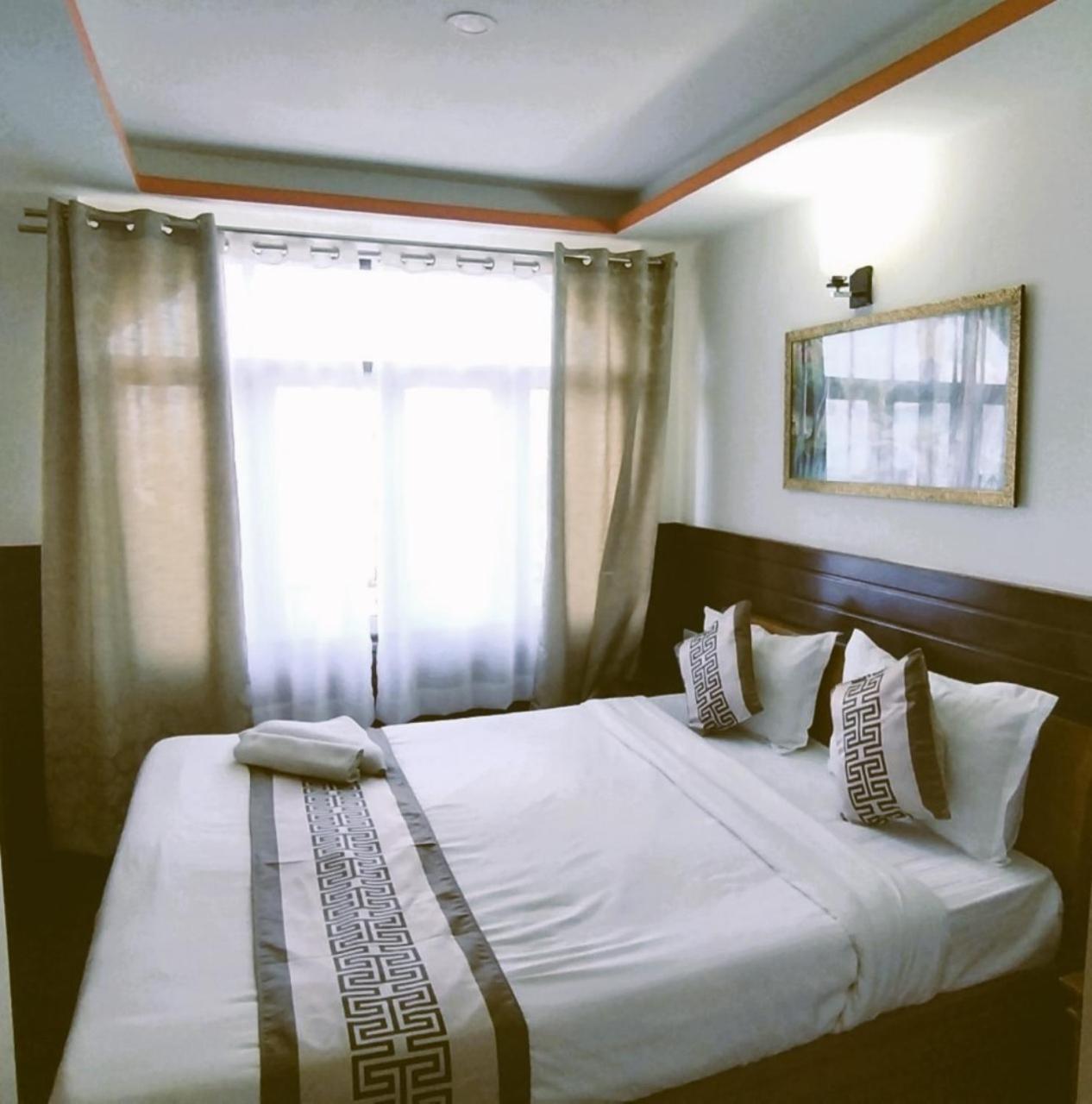 Hotel Kasturi Palace & Restaurant Darjeeling ดาร์จีลิง ภายนอก รูปภาพ