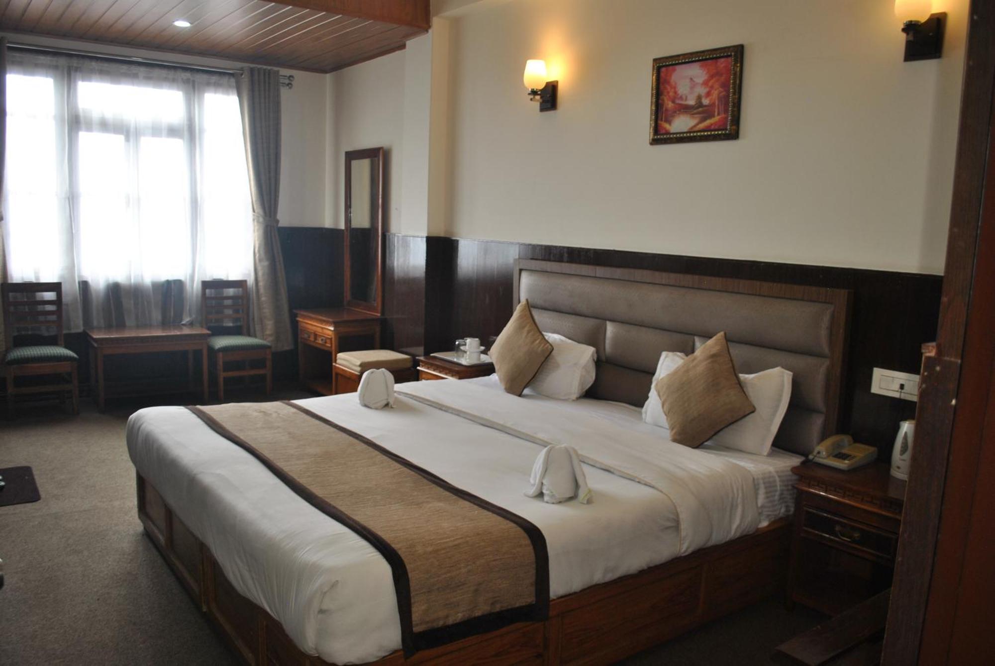Hotel Kasturi Palace & Restaurant Darjeeling ดาร์จีลิง ภายนอก รูปภาพ