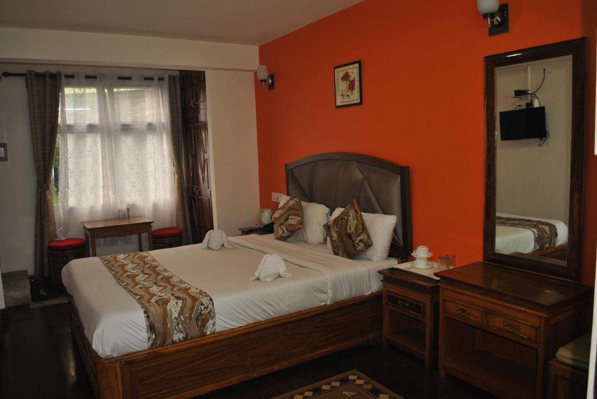 Hotel Kasturi Palace & Restaurant Darjeeling ดาร์จีลิง ภายนอก รูปภาพ