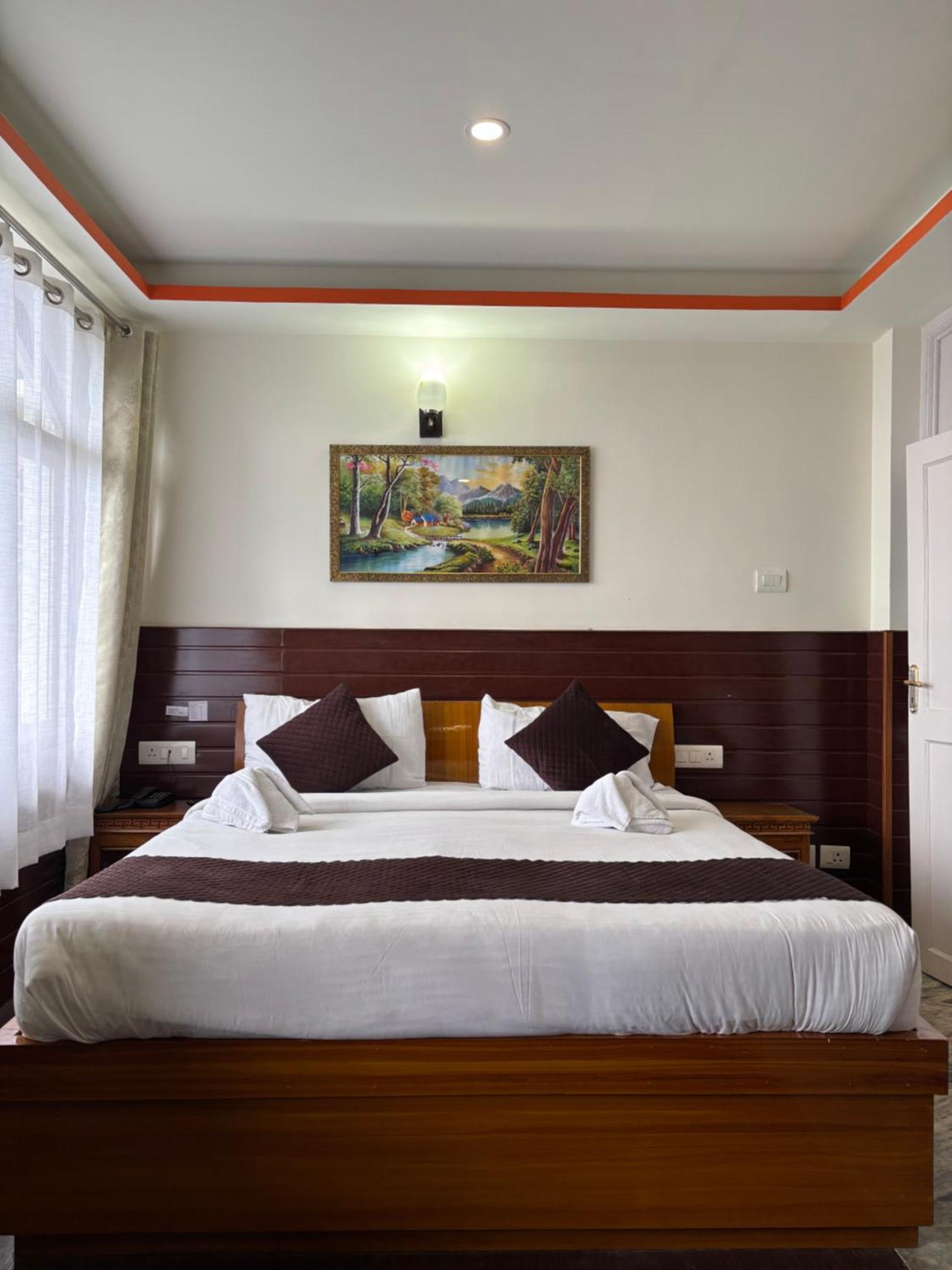 Hotel Kasturi Palace & Restaurant Darjeeling ดาร์จีลิง ภายนอก รูปภาพ