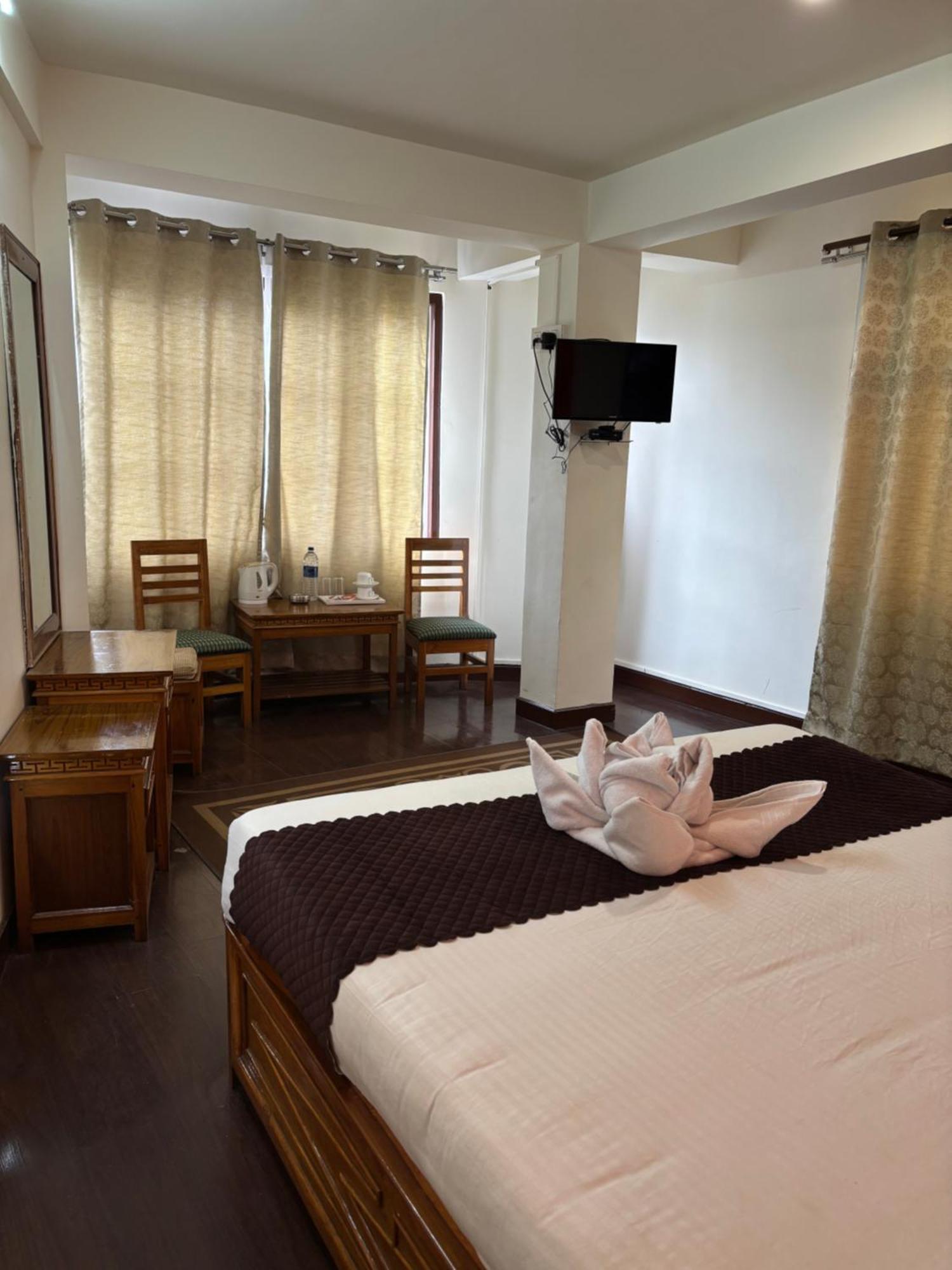 Hotel Kasturi Palace & Restaurant Darjeeling ดาร์จีลิง ภายนอก รูปภาพ