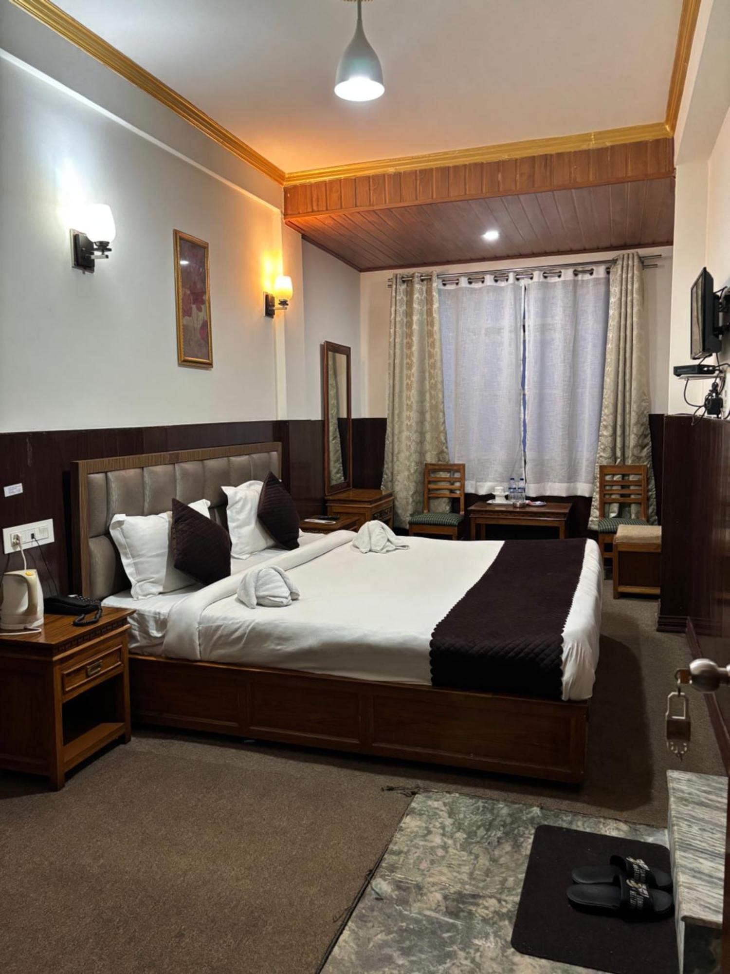 Hotel Kasturi Palace & Restaurant Darjeeling ดาร์จีลิง ภายนอก รูปภาพ