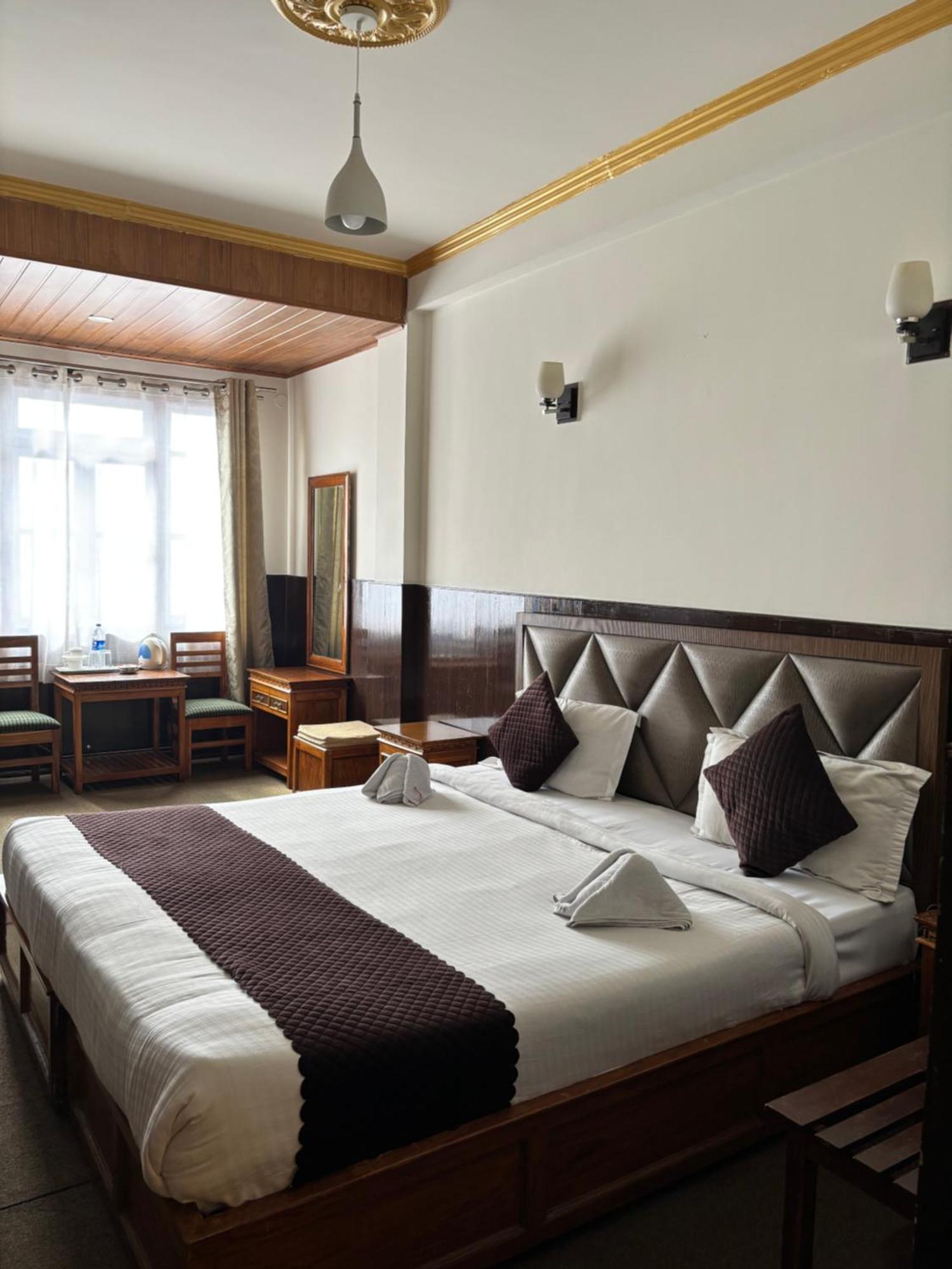 Hotel Kasturi Palace & Restaurant Darjeeling ดาร์จีลิง ภายนอก รูปภาพ