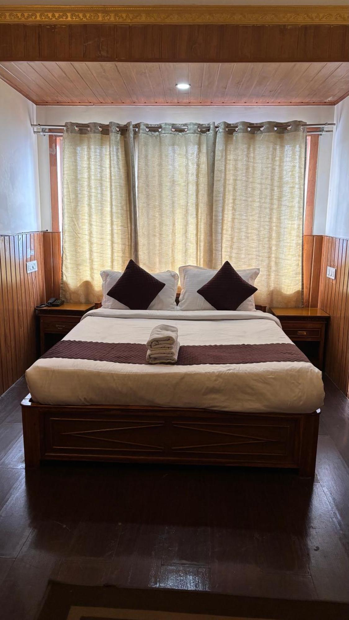 Hotel Kasturi Palace & Restaurant Darjeeling ดาร์จีลิง ภายนอก รูปภาพ
