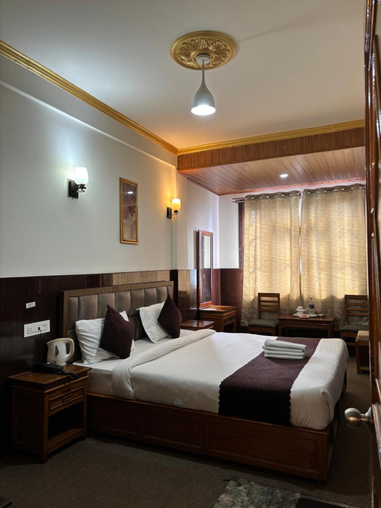 Hotel Kasturi Palace & Restaurant Darjeeling ดาร์จีลิง ภายนอก รูปภาพ