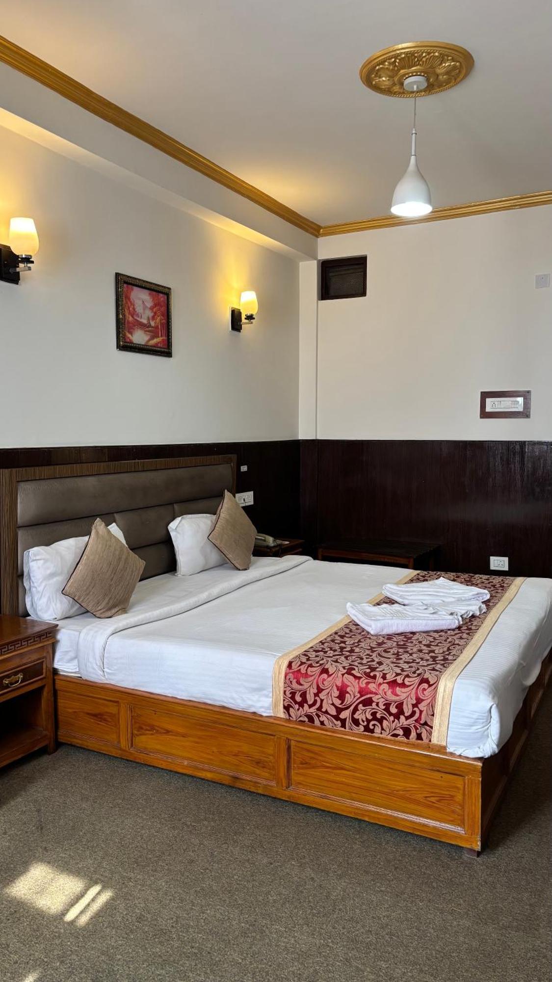 Hotel Kasturi Palace & Restaurant Darjeeling ดาร์จีลิง ภายนอก รูปภาพ