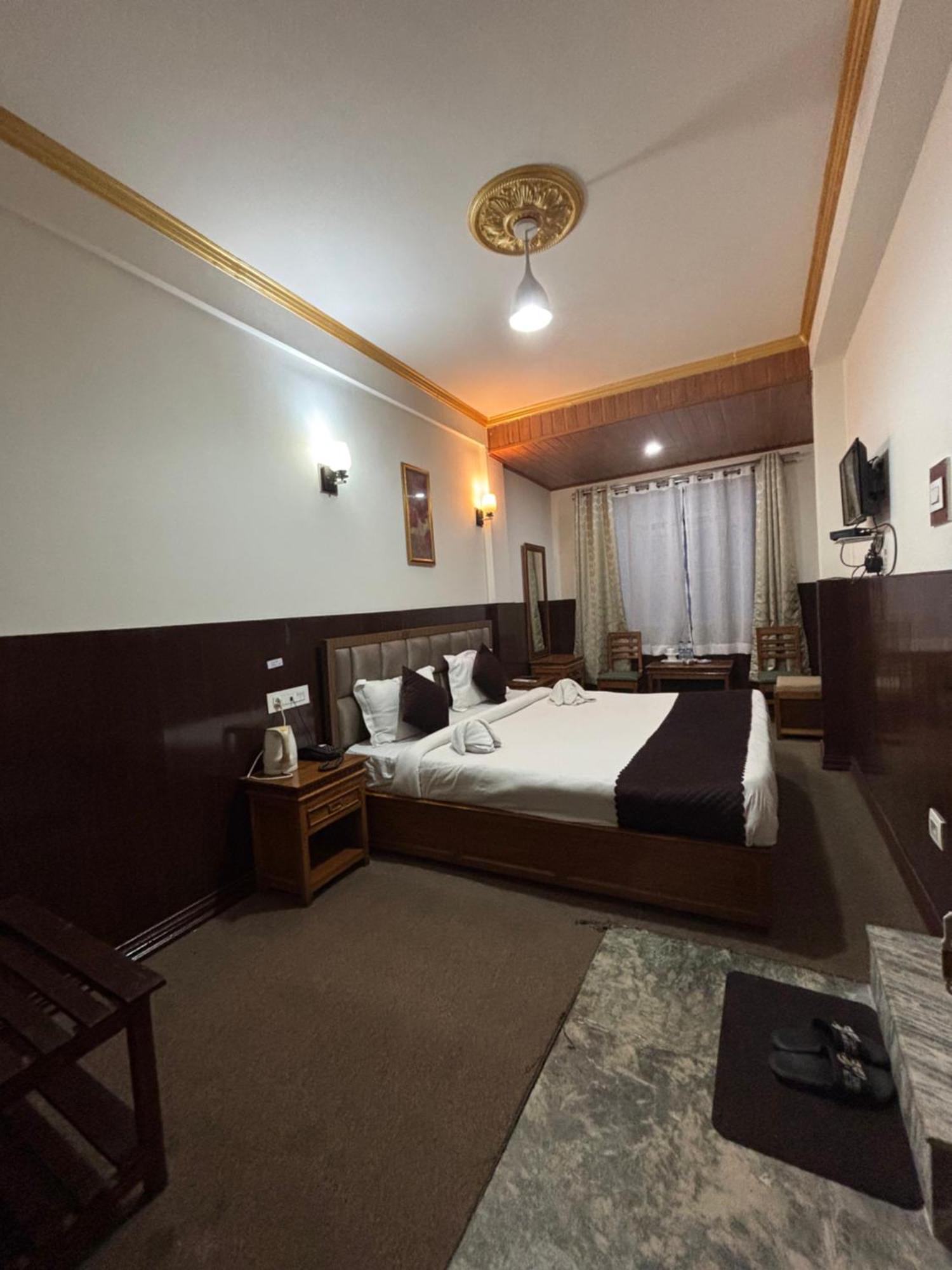 Hotel Kasturi Palace & Restaurant Darjeeling ดาร์จีลิง ภายนอก รูปภาพ