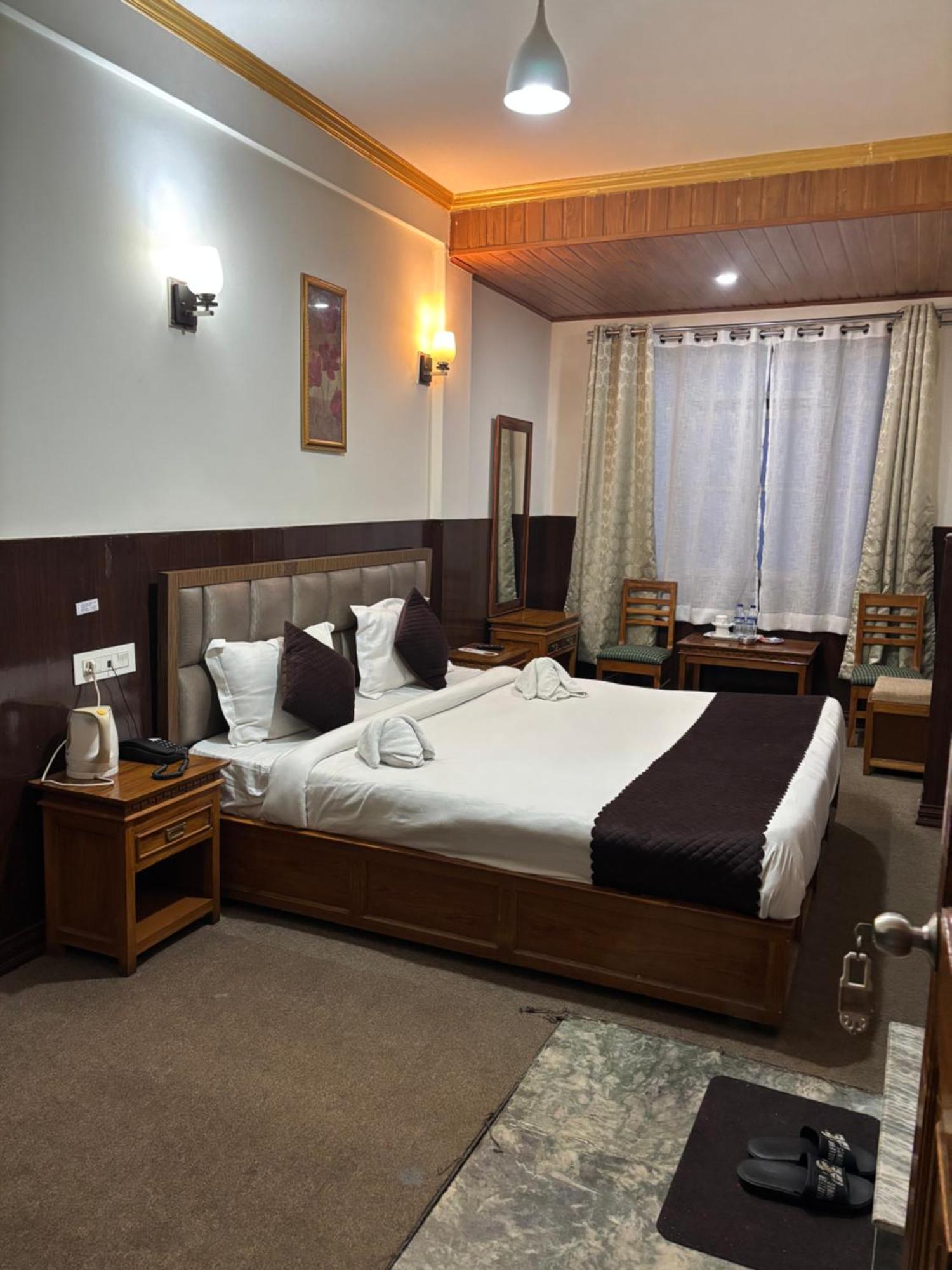 Hotel Kasturi Palace & Restaurant Darjeeling ดาร์จีลิง ภายนอก รูปภาพ