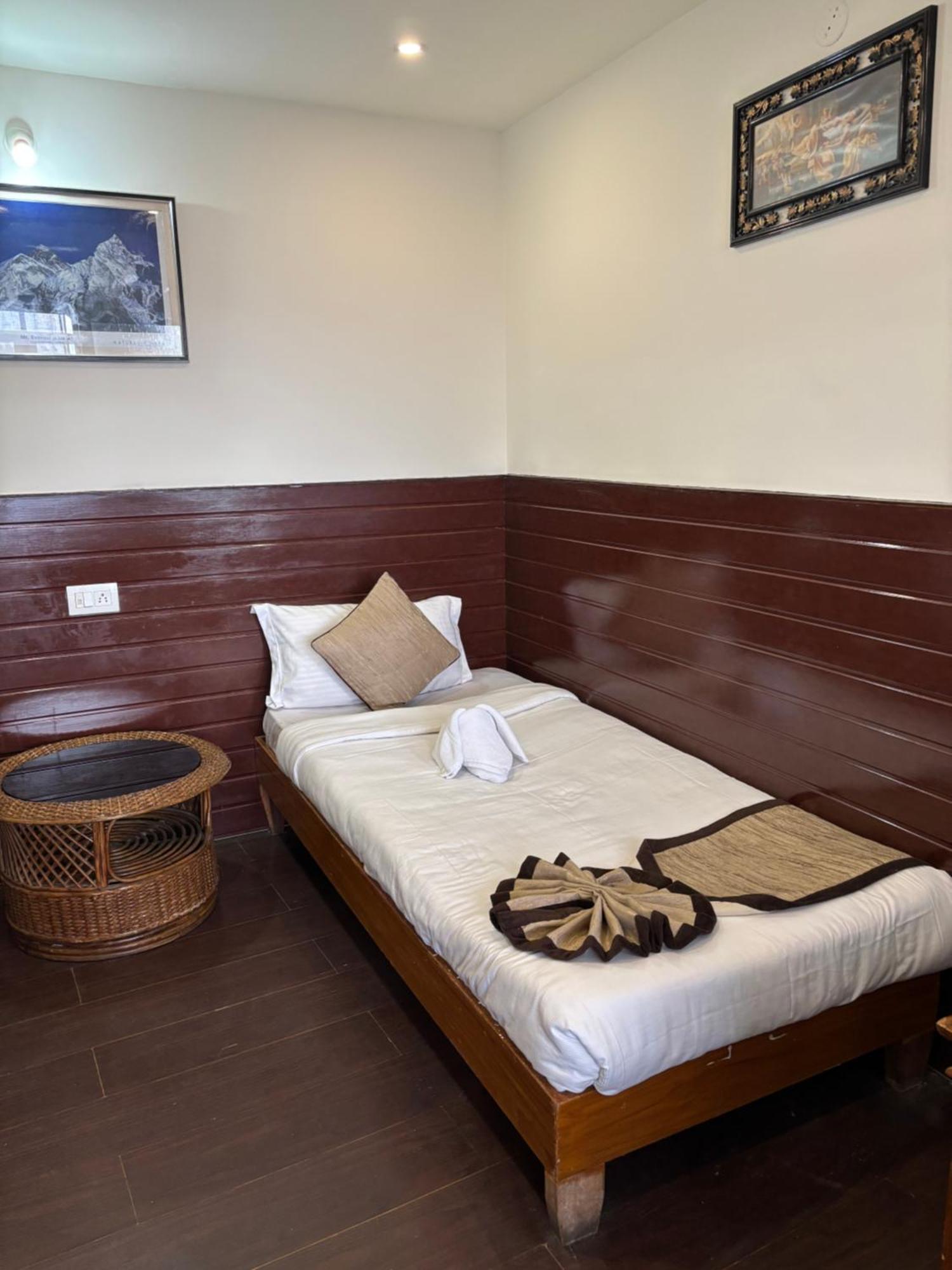Hotel Kasturi Palace & Restaurant Darjeeling ดาร์จีลิง ภายนอก รูปภาพ