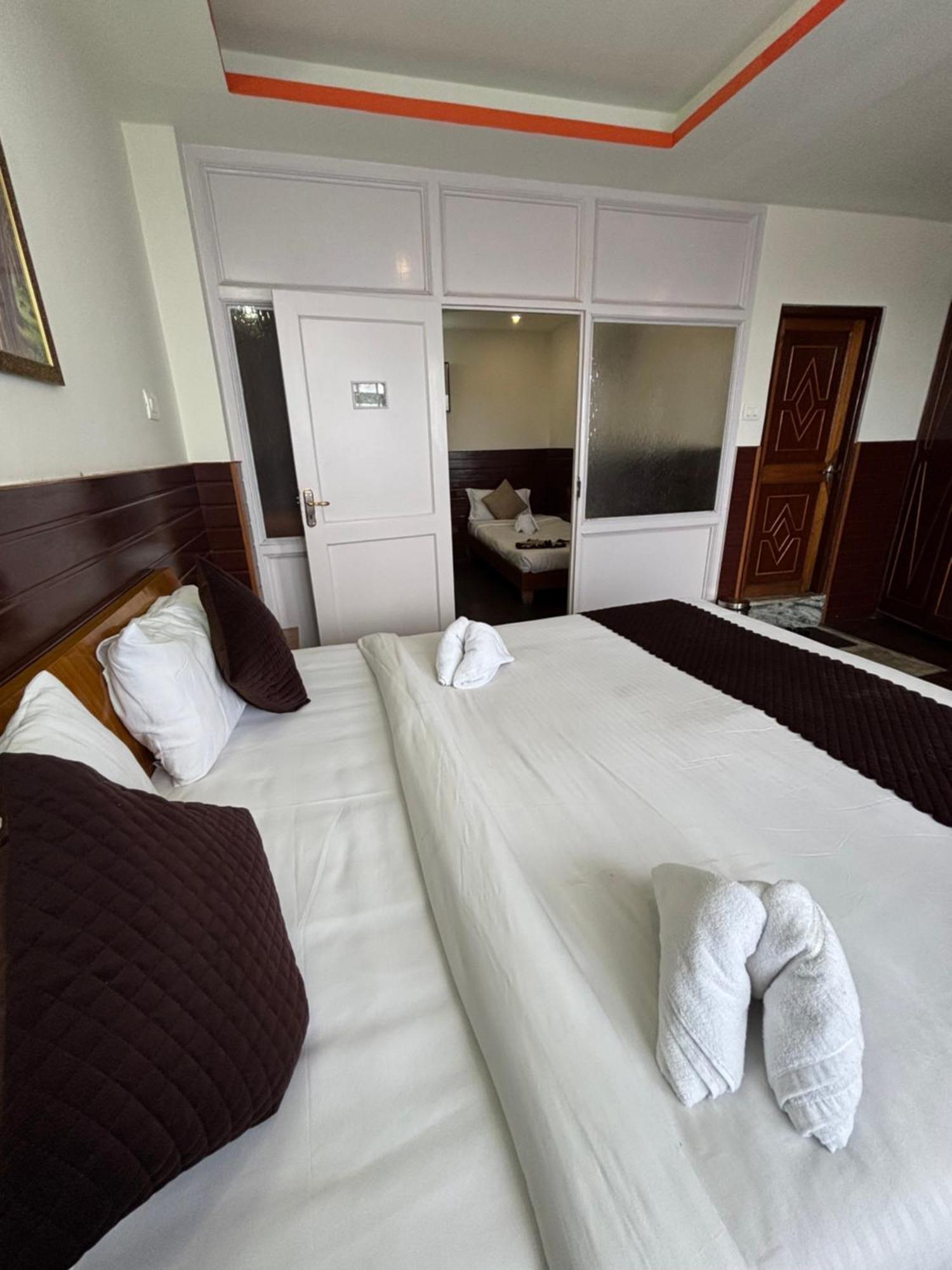 Hotel Kasturi Palace & Restaurant Darjeeling ดาร์จีลิง ภายนอก รูปภาพ