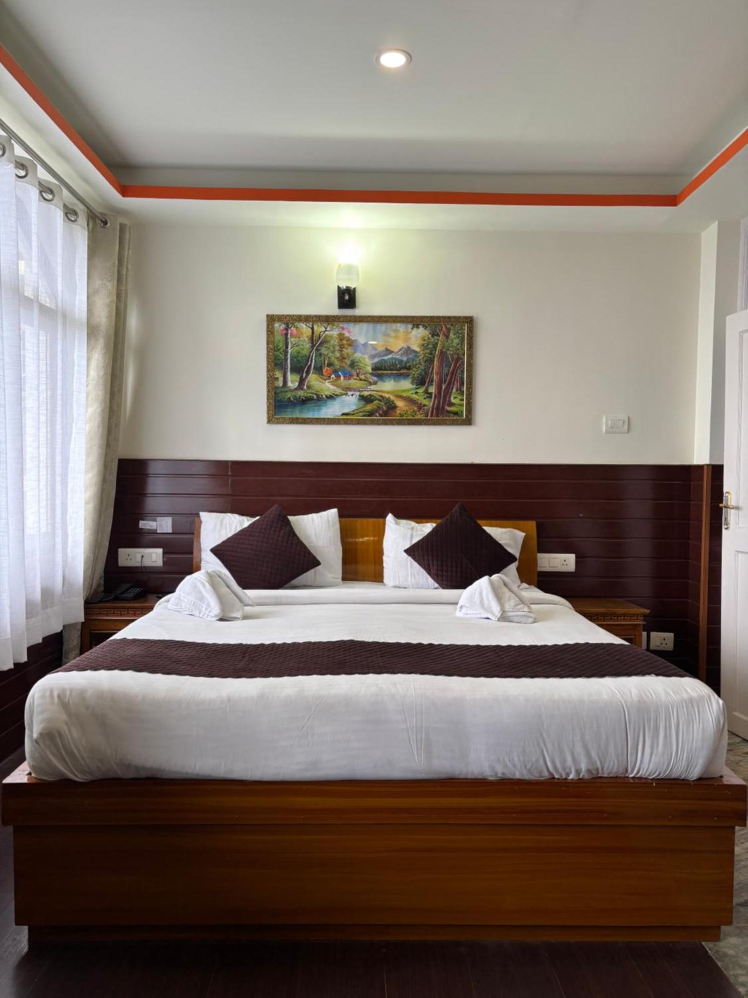 Hotel Kasturi Palace & Restaurant Darjeeling ดาร์จีลิง ภายนอก รูปภาพ