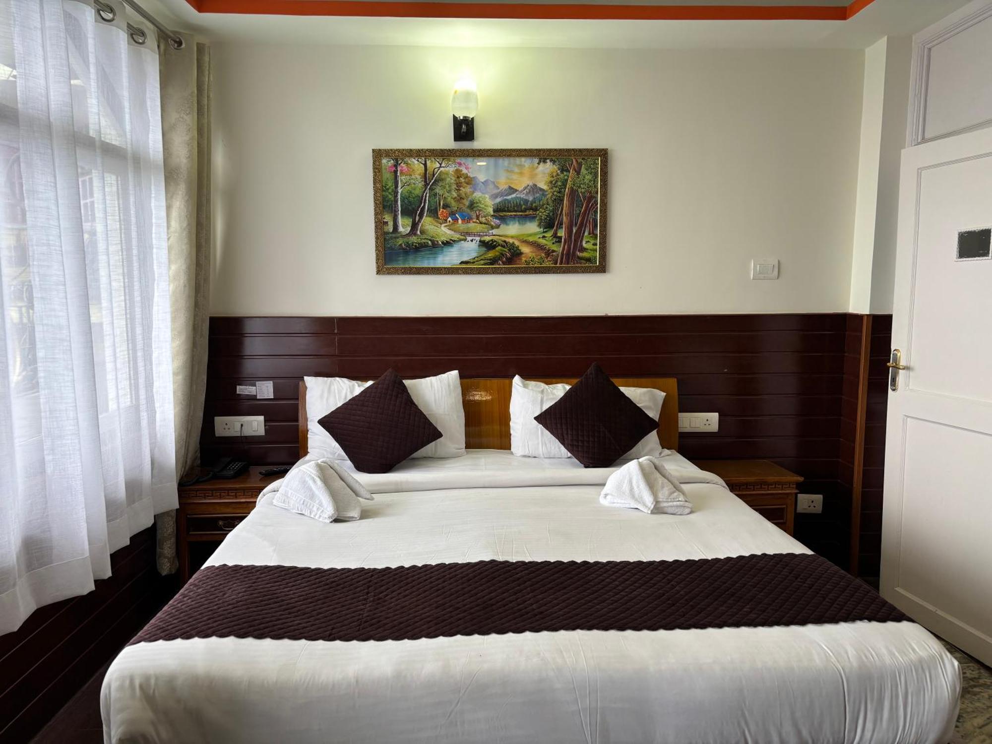 Hotel Kasturi Palace & Restaurant Darjeeling ดาร์จีลิง ภายนอก รูปภาพ