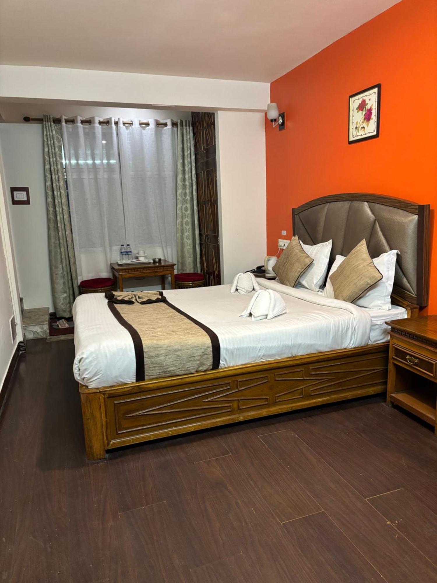 Hotel Kasturi Palace & Restaurant Darjeeling ดาร์จีลิง ภายนอก รูปภาพ