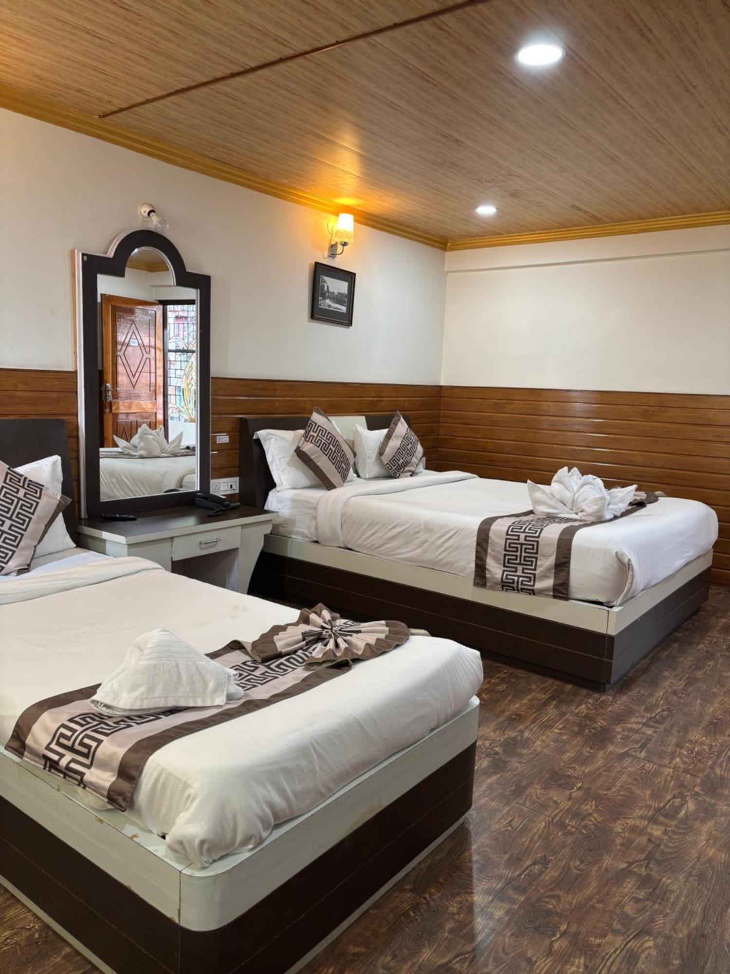 Hotel Kasturi Palace & Restaurant Darjeeling ดาร์จีลิง ภายนอก รูปภาพ