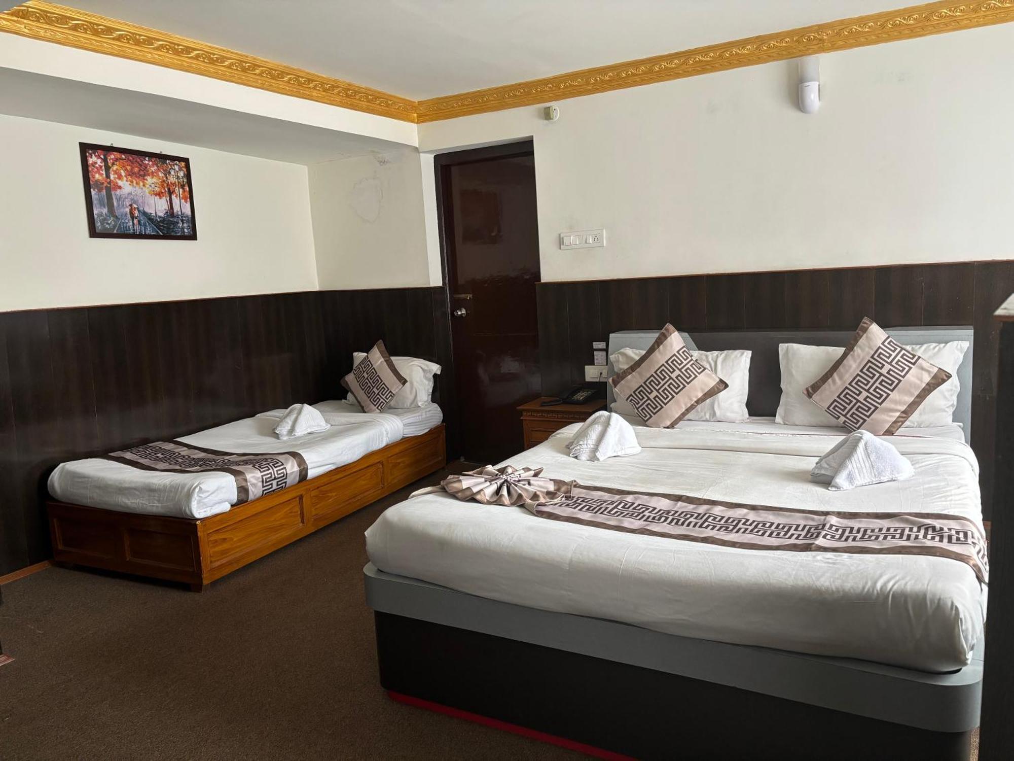 Hotel Kasturi Palace & Restaurant Darjeeling ดาร์จีลิง ภายนอก รูปภาพ