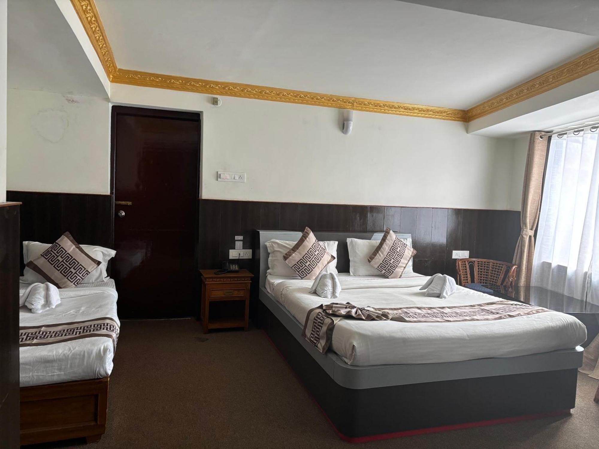 Hotel Kasturi Palace & Restaurant Darjeeling ดาร์จีลิง ภายนอก รูปภาพ