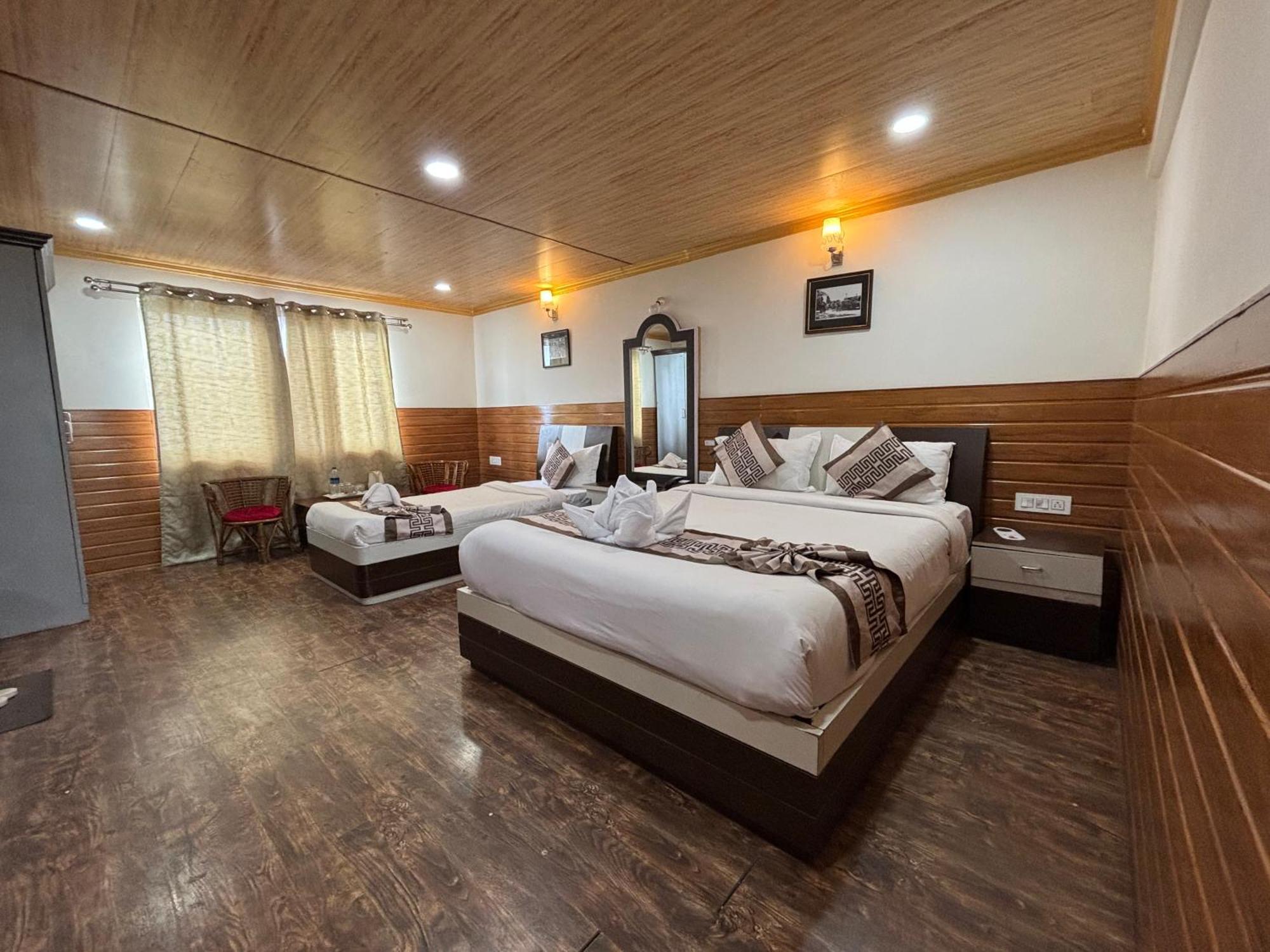 Hotel Kasturi Palace & Restaurant Darjeeling ดาร์จีลิง ภายนอก รูปภาพ