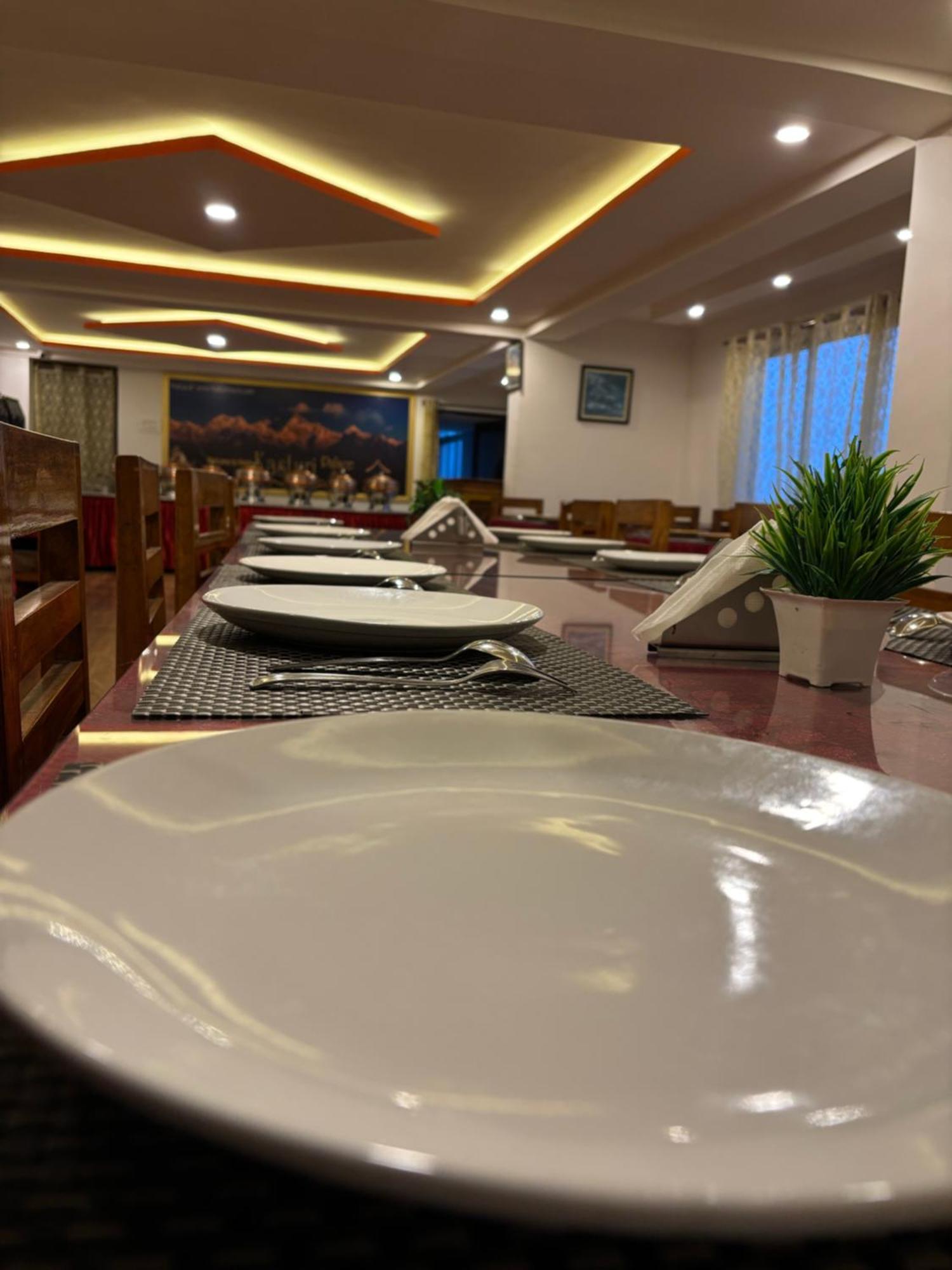 Hotel Kasturi Palace & Restaurant Darjeeling ดาร์จีลิง ภายนอก รูปภาพ