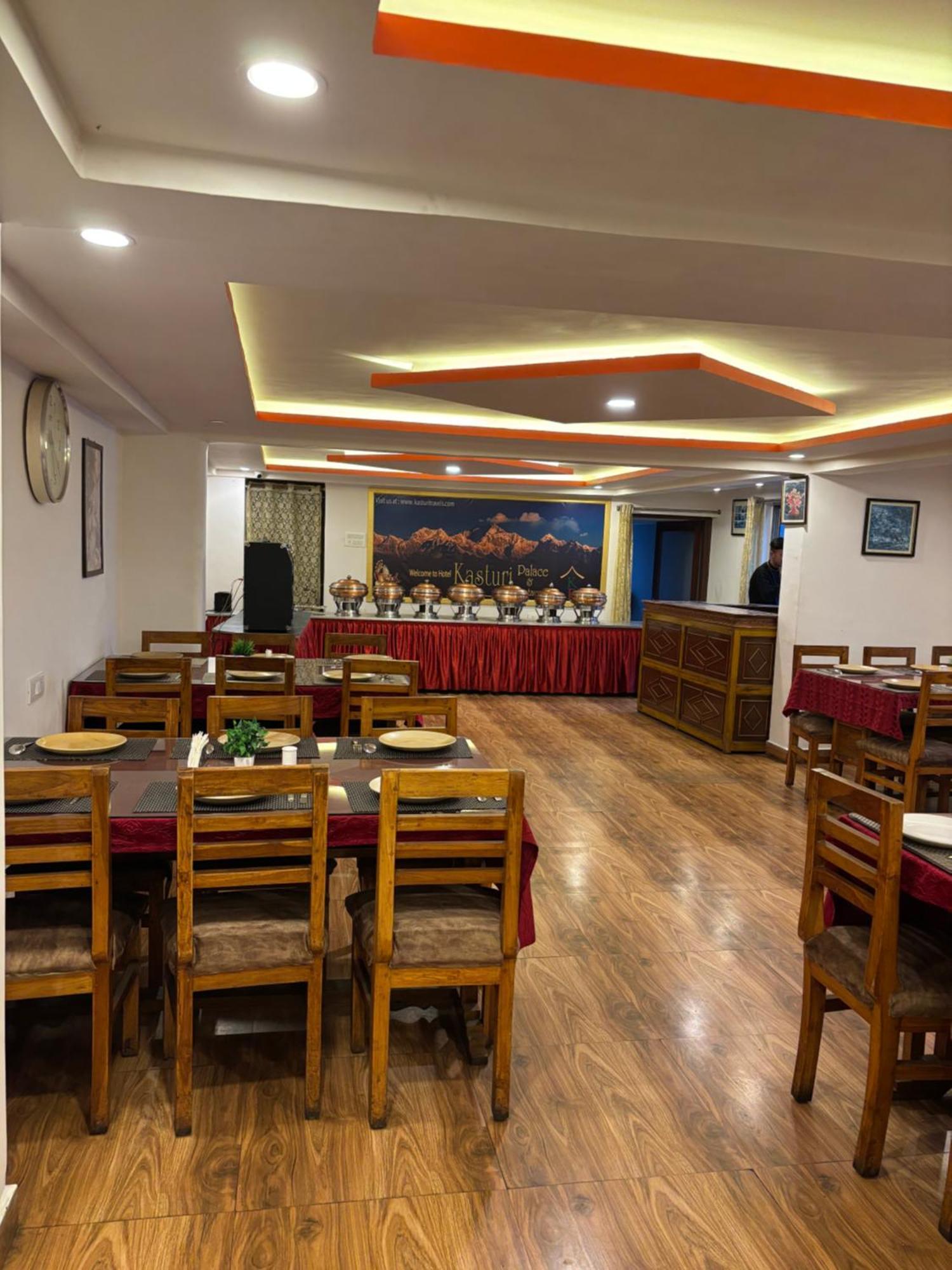 Hotel Kasturi Palace & Restaurant Darjeeling ดาร์จีลิง ภายนอก รูปภาพ