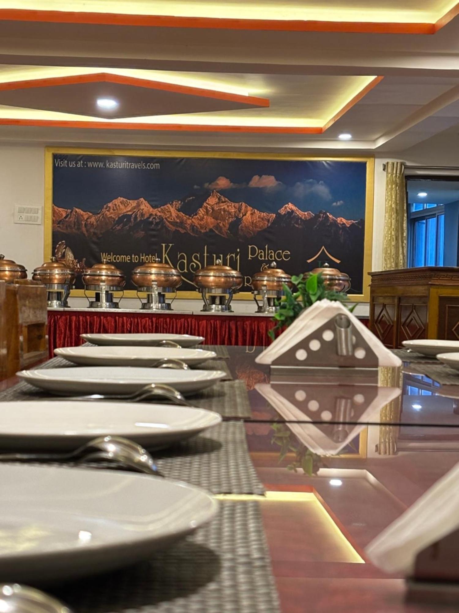 Hotel Kasturi Palace & Restaurant Darjeeling ดาร์จีลิง ภายนอก รูปภาพ