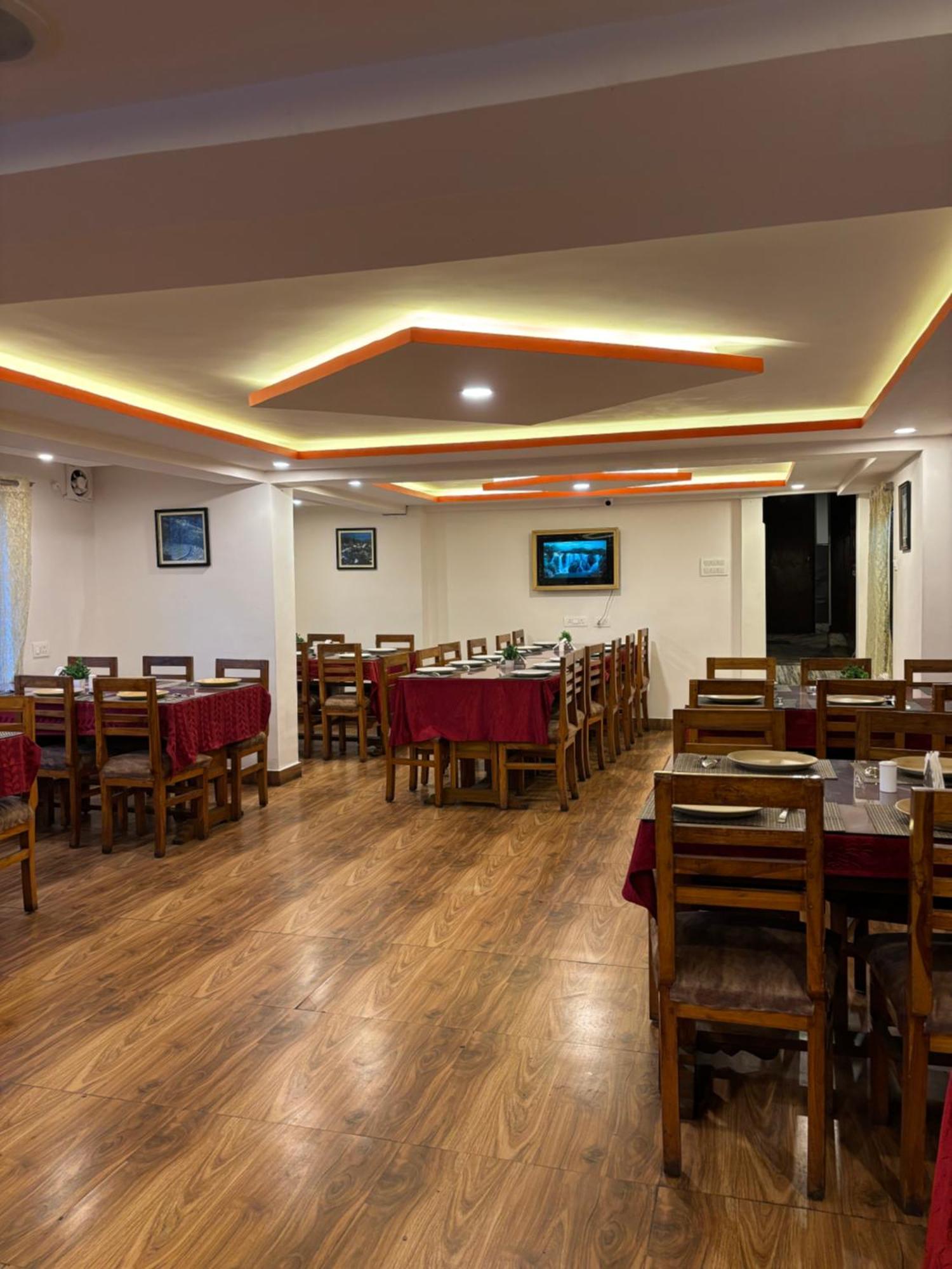 Hotel Kasturi Palace & Restaurant Darjeeling ดาร์จีลิง ภายนอก รูปภาพ