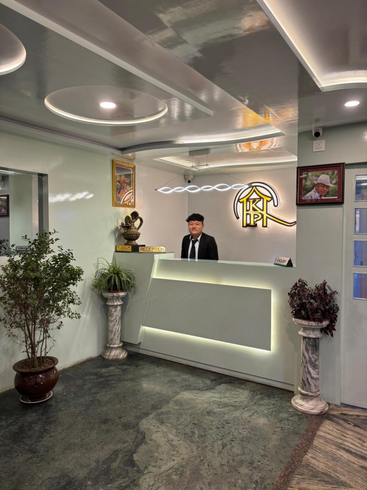 Hotel Kasturi Palace & Restaurant Darjeeling ดาร์จีลิง ภายนอก รูปภาพ