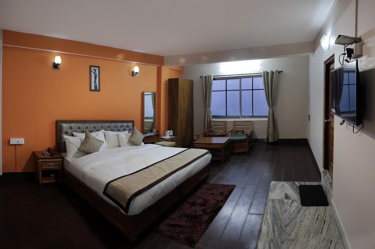 Hotel Kasturi Palace & Restaurant Darjeeling ดาร์จีลิง ภายนอก รูปภาพ