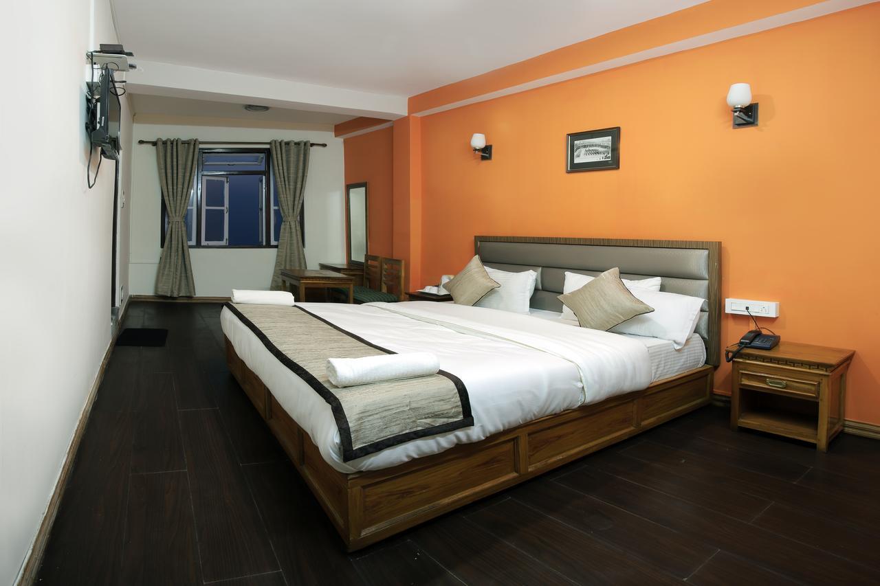 Hotel Kasturi Palace & Restaurant Darjeeling ดาร์จีลิง ภายนอก รูปภาพ