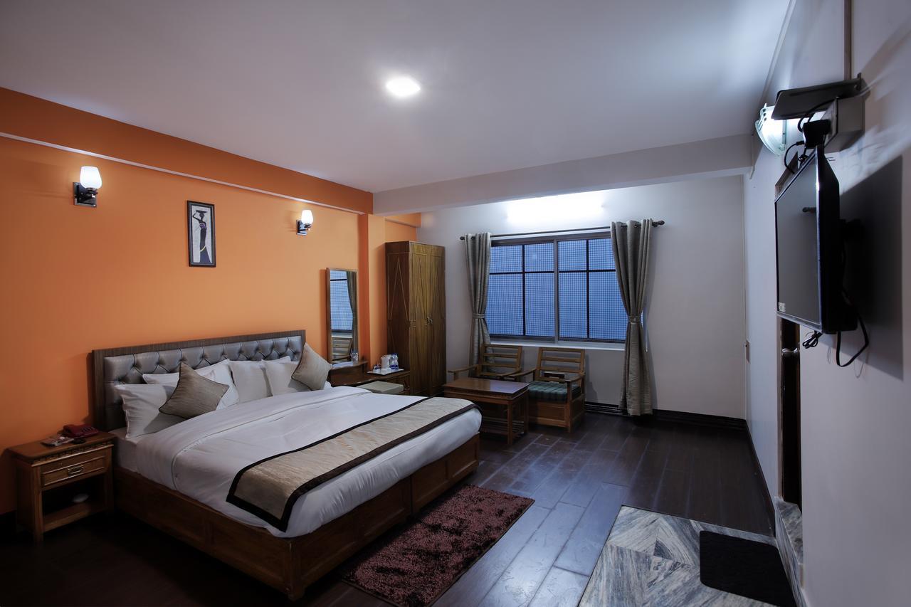 Hotel Kasturi Palace & Restaurant Darjeeling ดาร์จีลิง ภายนอก รูปภาพ