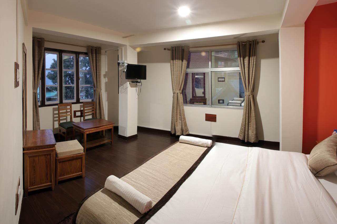 Hotel Kasturi Palace & Restaurant Darjeeling ดาร์จีลิง ภายนอก รูปภาพ