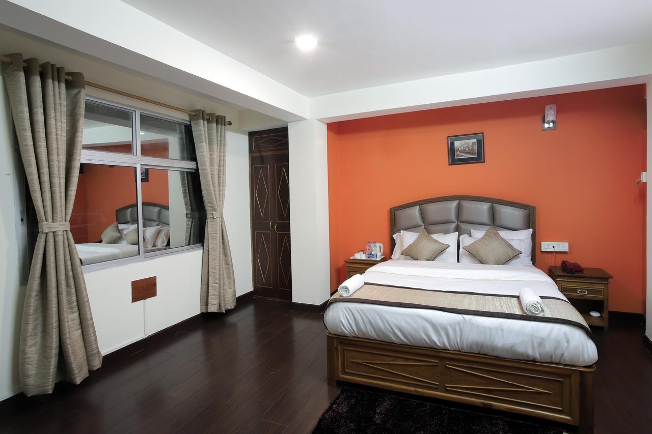 Hotel Kasturi Palace & Restaurant Darjeeling ดาร์จีลิง ภายนอก รูปภาพ